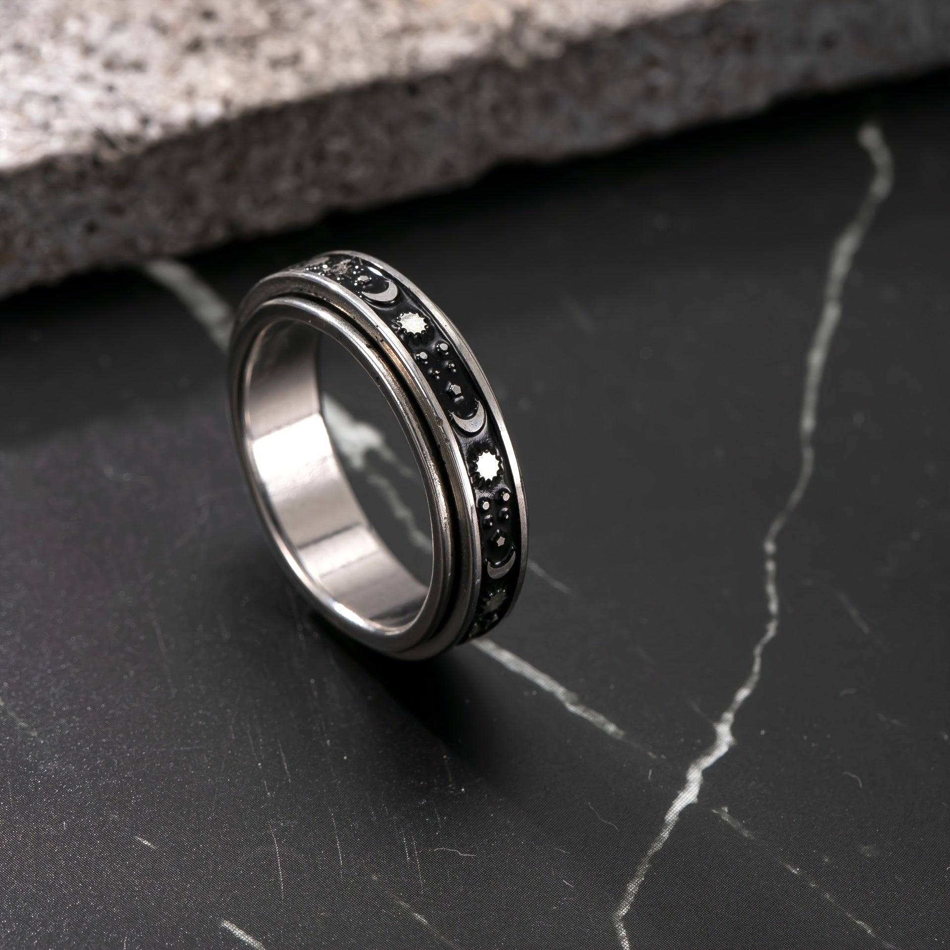 1pc Star Moon Sun Rotatable Ring - 304 304 Stainless Steel, Black & Golden Design, Perfect Gift for All Occasions, Casual Attire, Parties, and Outdoor Events, Party Accessory | Celestial Theme | Durable Band, Moon Decor