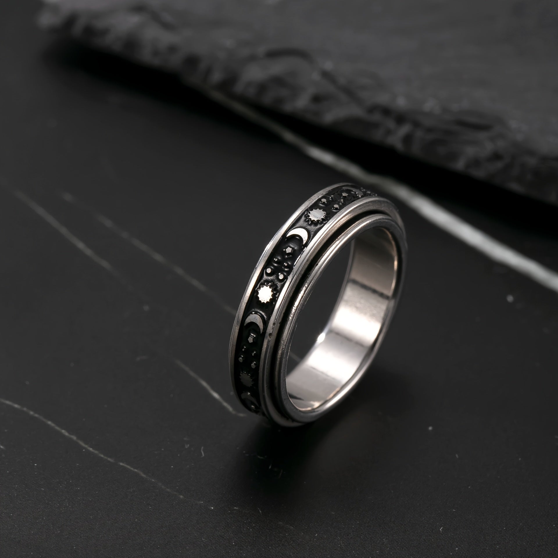 1pc Star Moon Sun Rotatable Ring - 304 304 Stainless Steel, Black & Golden Design, Perfect Gift for All Occasions, Casual Attire, Parties, and Outdoor Events, Party Accessory | Celestial Theme | Durable Band, Moon Decor