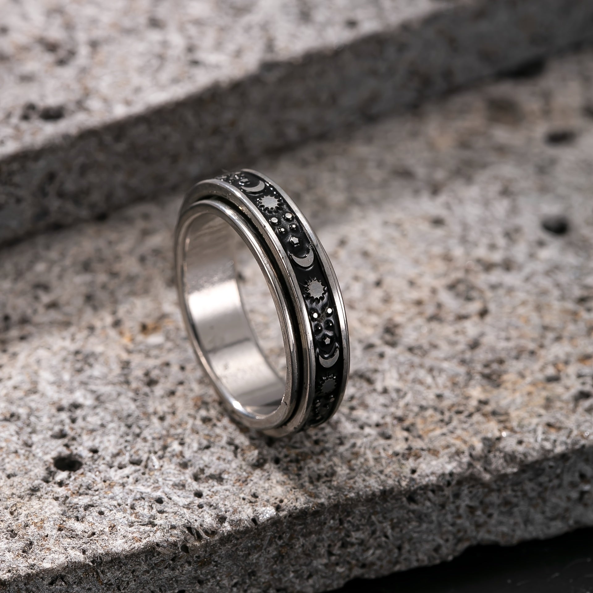 1pc Star Moon Sun Rotatable Ring - 304 304 Stainless Steel, Black & Golden Design, Perfect Gift for All Occasions, Casual Attire, Parties, and Outdoor Events, Party Accessory | Celestial Theme | Durable Band, Moon Decor